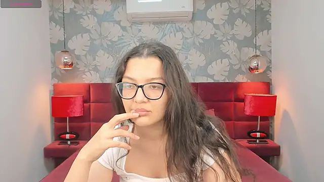 Snapshot of ZarifaBev chatting on 1, 10, 2025 ZarifaBev online show from 1, 10, 2025