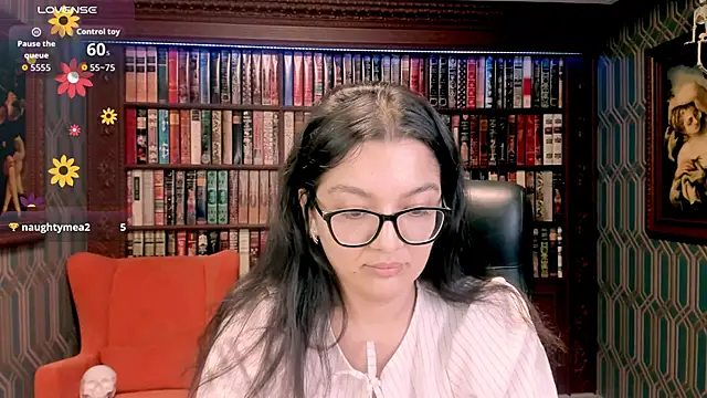 Snapshot of ZarifaBev chatting on 18, 10, 2025 ZarifaBev online show from 18, 10, 2025