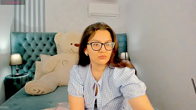 Snapshot of ZarifaBev chatting on 18, 10, 2025 ZarifaBev online show from 18, 10, 2025