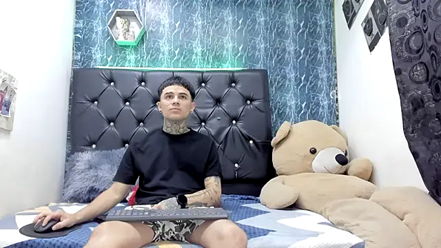 Snapshot of exotic_hot_couple chatting on 22, 11, 2025 exotic hot couple online show from 22, 11, 2025