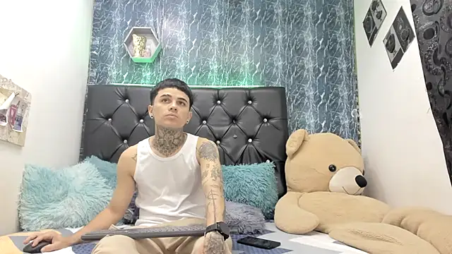 Snapshot of exotic_hot_couple chatting on 25, 11, 2025 exotic hot couple online show from 25, 11, 2025