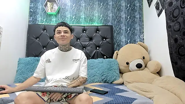 Snapshot of exotic_hot_couple chatting on 3, 12, 2025 exotic hot couple online show from 3, 12, 2025