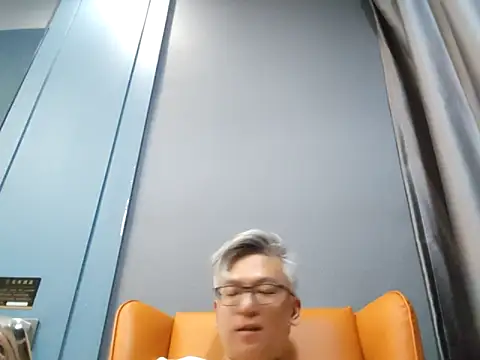 Snapshot of leoUSIR chatting on 1, 11, 2025 leoUSIR online show from 1, 11, 2025