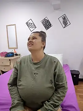 Snapshot of Miss_balloonsmila chatting on 4, 3, 2025 Miss balloonsmila online show from 4, 3, 2025