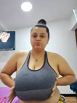 Snapshot of Miss_balloonsmila chatting on 5, 10, 2025 Miss balloonsmila online show from 5, 10, 2025