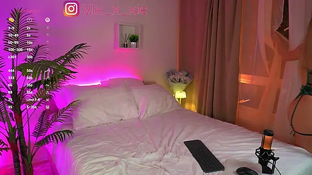 Snapshot of ViXXXiee chatting on 7, 10, 2025 ViXXXiee online show from 7, 10, 2025