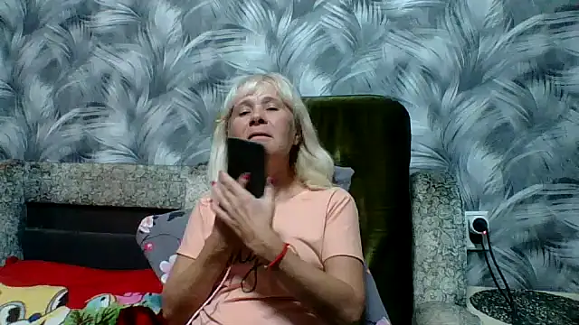 Snapshot of sakura_blonde chatting on 11, 10, 2025 sakura blonde online show from 11, 10, 2025