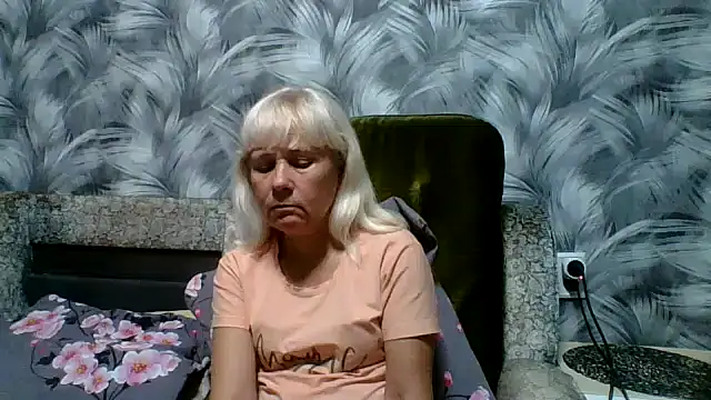 Snapshot of sakura_blonde chatting on 12, 10, 2025 sakura blonde online show from 12, 10, 2025