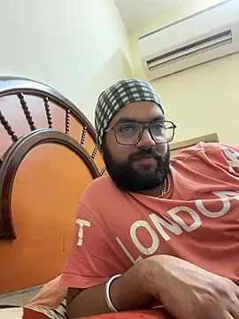 Snapshot of Arsh_Loves_Luv chatting on 26, 12, 2024 Arsh Loves Luv online show from 26, 12, 2024