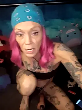 Snapshot of MommyMisfit chatting on 6, 11, 2025 MommyMisfit online show from 6, 11, 2025