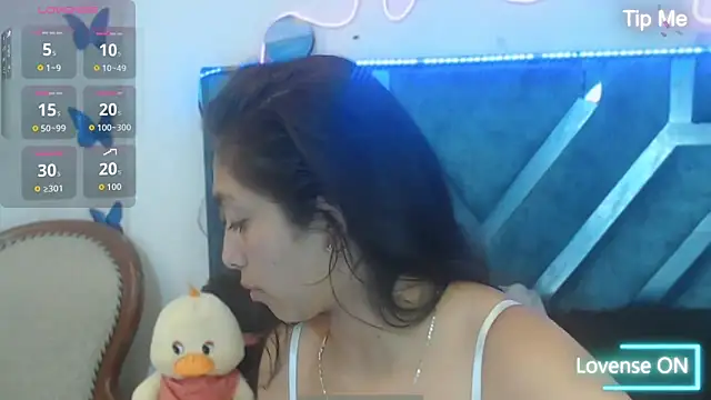 Snapshot of Roxan_Fox- chatting on 1, 10, 2025 Roxan Fox- online show from 1, 10, 2025