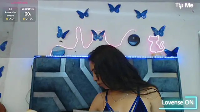 Snapshot of Roxan_Fox- chatting on 2, 10, 2025 Roxan Fox- online show from 2, 10, 2025