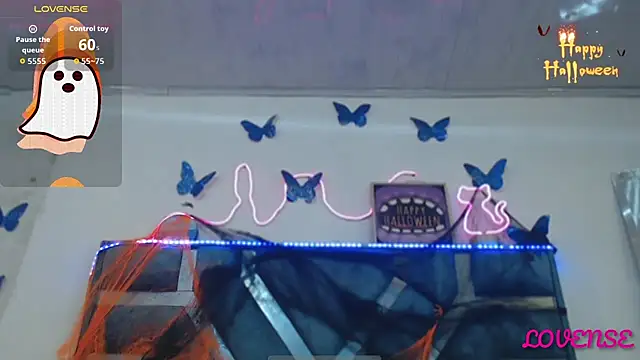 Snapshot of Roxan_Fox- chatting on 28, 10, 2025 Roxan Fox- online show from 28, 10, 2025