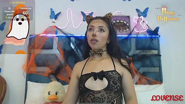 Snapshot of Roxan_Fox- chatting on 1, 11, 2025 Roxan Fox- online show from 1, 11, 2025