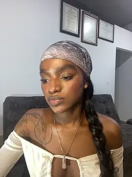 Snapshot of Zizi-campbel chatting on 7, 3, 2025 Zizi-campbel online show from 7, 3, 2025