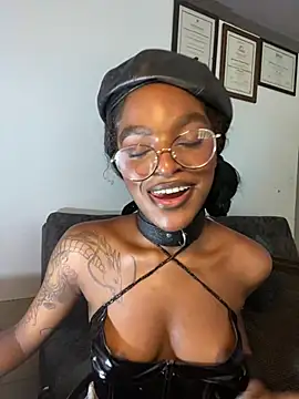 Snapshot of Zizi-campbel chatting on 9, 3, 2025 Zizi-campbel online show from 9, 3, 2025