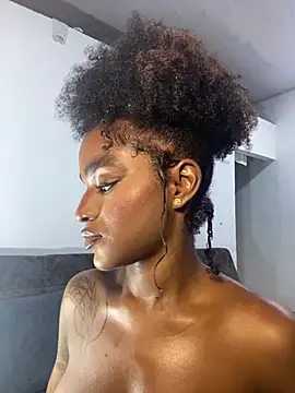 Snapshot of Zizi-campbel chatting on 13, 3, 2025 Zizi-campbel online show from 13, 3, 2025