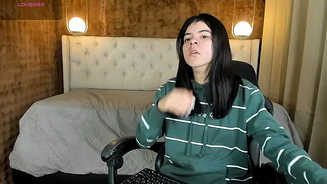 Snapshot of Maddy_bennet chatting on 19, 3, 2025 Maddy bennet online show from 19, 3, 2025