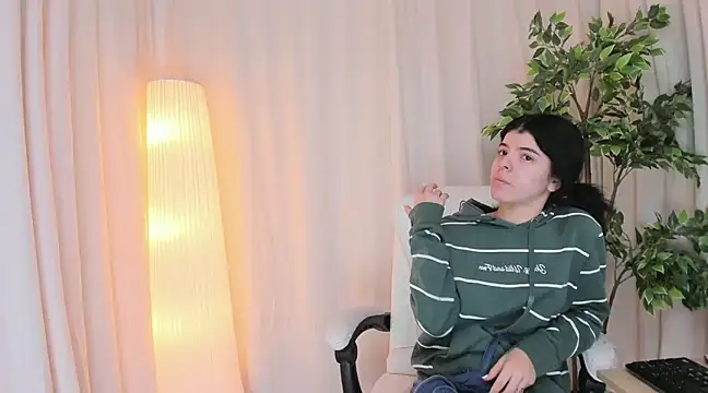 Snapshot of Maddy_bennet chatting on 20, 3, 2025 Maddy bennet online show from 20, 3, 2025