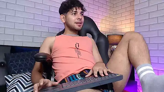Snapshot of Samir_bear chatting on 8, 3, 2025 Samir bear online show from 8, 3, 2025