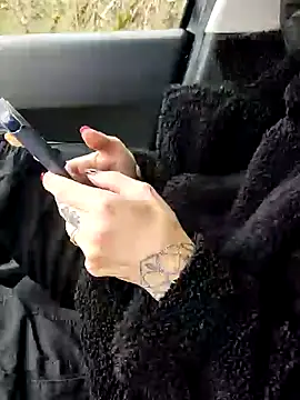 Snapshot of sansan2411 chatting on 2, 1, 2025 sansan2411 online show from 2, 1, 2025