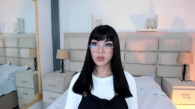 Snapshot of RoseCassie chatting on 5, 3, 2025 RoseCassie online show from 5, 3, 2025