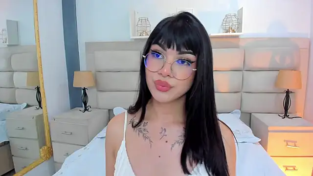 Snapshot of RoseCassie chatting on 5, 3, 2025 RoseCassie online show from 5, 3, 2025