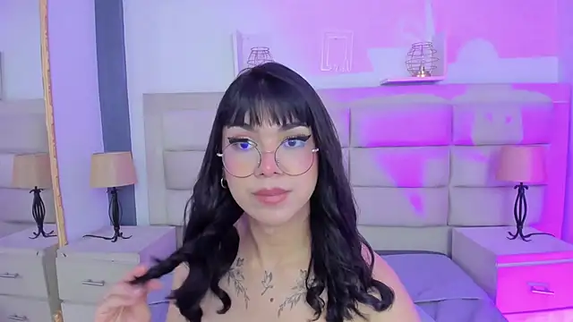 Snapshot of RoseCassie chatting on 12, 3, 2025 RoseCassie online show from 12, 3, 2025