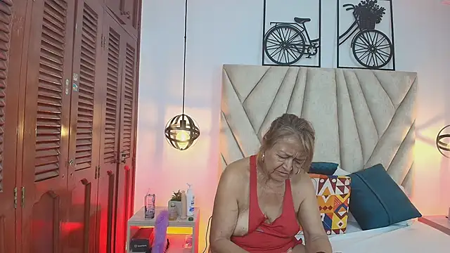 Valentinadiazz1 online show from 13, 3, 2025