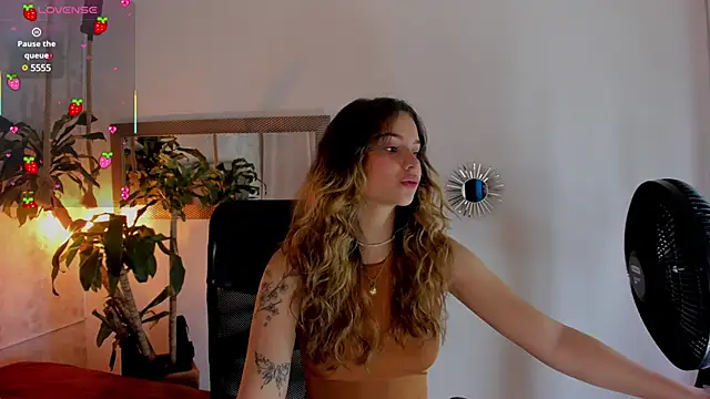 Snapshot of hinata_itachi chatting on 6, 3, 2025 hinata itachi online show from 6, 3, 2025