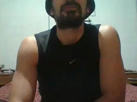 Snapshot of italianbighorse22 chatting on 23, 11, 2025 italianbighorse22 online show from 23, 11, 2025