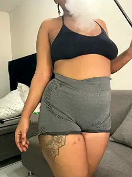 Snapshot of beverlyxxxx chatting on 29, 11, 2025 beverlyxxxx online show from 29, 11, 2025