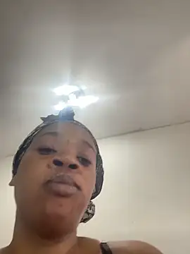 Snapshot of beverlyxxxx chatting on 12, 1, 2026 beverlyxxxx online show from 12, 1, 2026