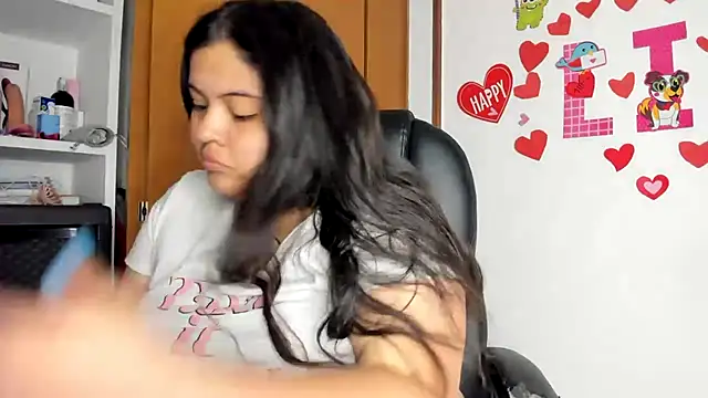 Snapshot of lizzie_c chatting on 21, 2, 2025 lizzie c online show from 21, 2, 2025