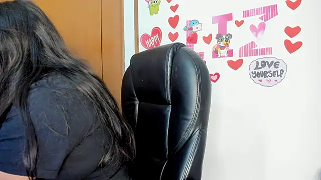 Snapshot of lizzie_c chatting on 4, 3, 2025 lizzie c online show from 4, 3, 2025