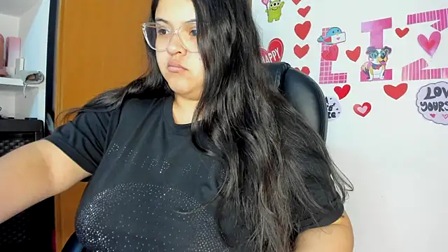 Snapshot of lizzie_c chatting on 8, 3, 2025 lizzie c online show from 8, 3, 2025