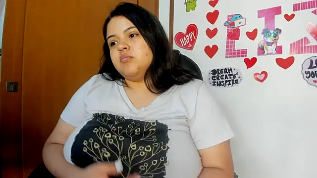 Snapshot of lizzie_c chatting on 14, 3, 2025 lizzie c online show from 14, 3, 2025