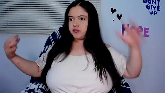 Snapshot of lizzie_c chatting on 10, 11, 2025 lizzie c online show from 10, 11, 2025