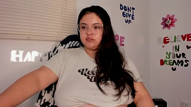 Snapshot of lizzie_c chatting on 26, 11, 2025 lizzie c online show from 26, 11, 2025