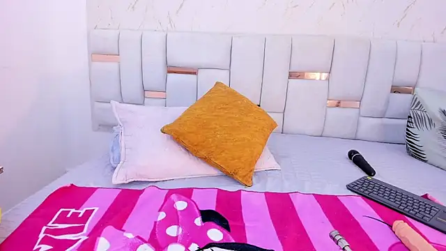 celeste smmith  online show from 6, 2, 2026