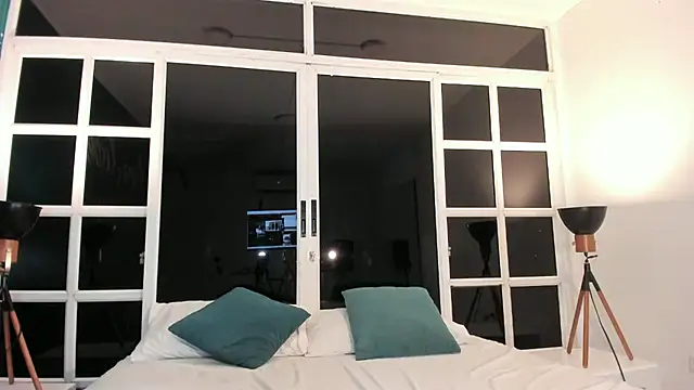 loladupont online show from 6, 11, 2025