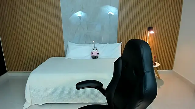 Snapshot of martina_roldam chatting on 28, 10, 2025 martina roldam online show from 28, 10, 2025