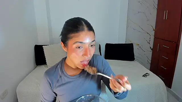 martina roldam online show from 2, 7, 2026