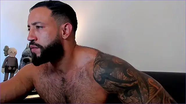 Snapshot of BradLeon_ chatting on 17, 10, 2025 BradLeon online show from 17, 10, 2025