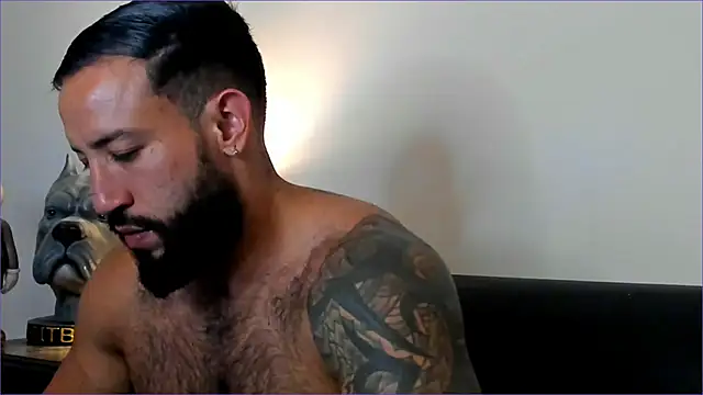 Snapshot of BradLeon_ chatting on 29, 10, 2025 BradLeon online show from 29, 10, 2025