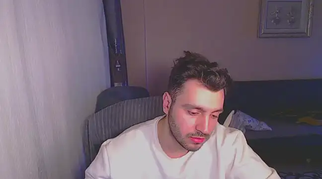 handsomeee04 online show from 5, 3, 2025