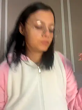 Snapshot of Abril_jones10 chatting on 5, 12, 2025 Abril jones10 online show from 5, 12, 2025