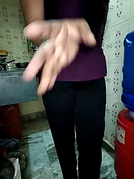 Snapshot of Soniya_444 chatting on 5, 3, 2025 Soniya 444 online show from 5, 3, 2025