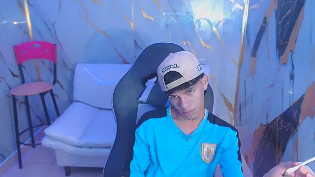 Snapshot of andy_dan18 chatting on 9, 10, 2025 andy dan18 online show from 9, 10, 2025