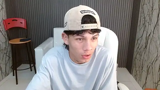 Snapshot of andy_dan18 chatting on 23, 10, 2025 andy dan18 online show from 23, 10, 2025